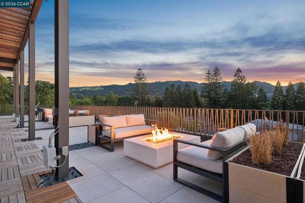 375 W El Pintado Rd #308 Danville, CA 94526