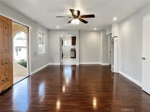 2533 Commodore Street