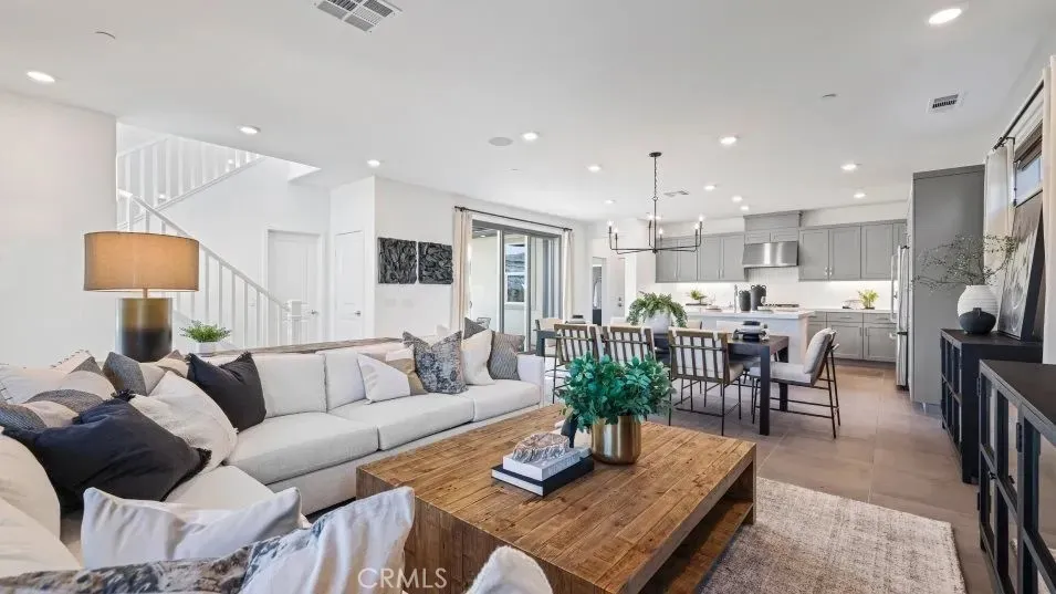 27113 Tamarack Lane Valencia, CA 91381