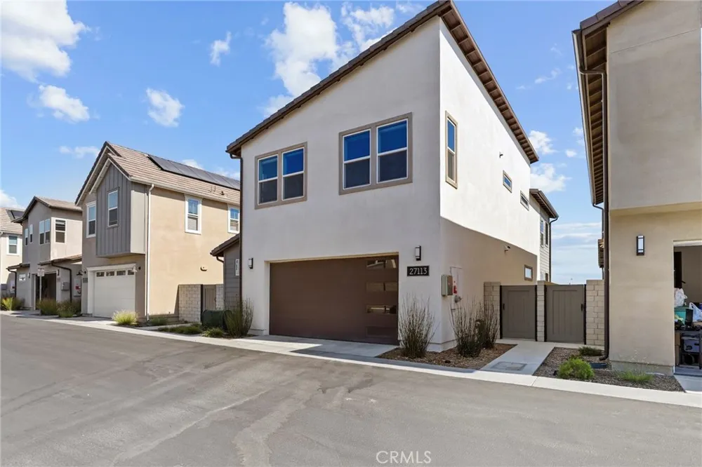 27113 Tamarack Lane Valencia, CA 91381