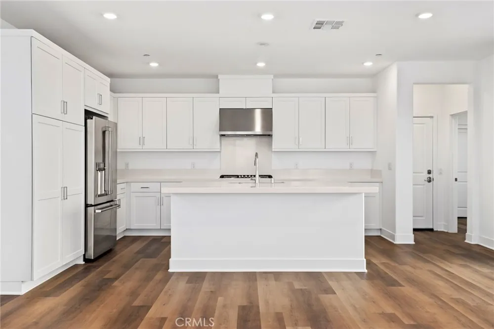 27113 Tamarack Lane Valencia, CA 91381