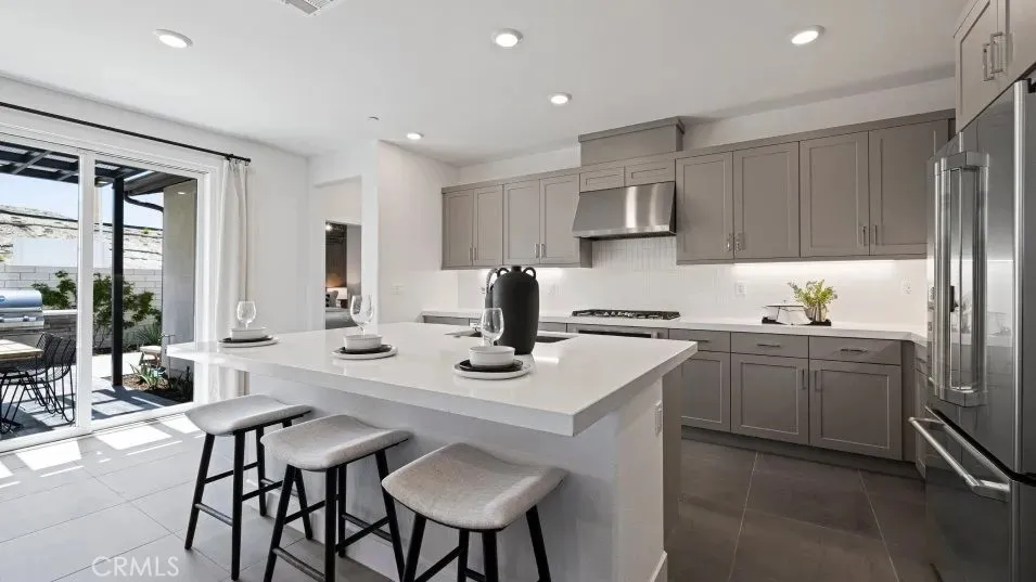 27113 Tamarack Lane Valencia, CA 91381