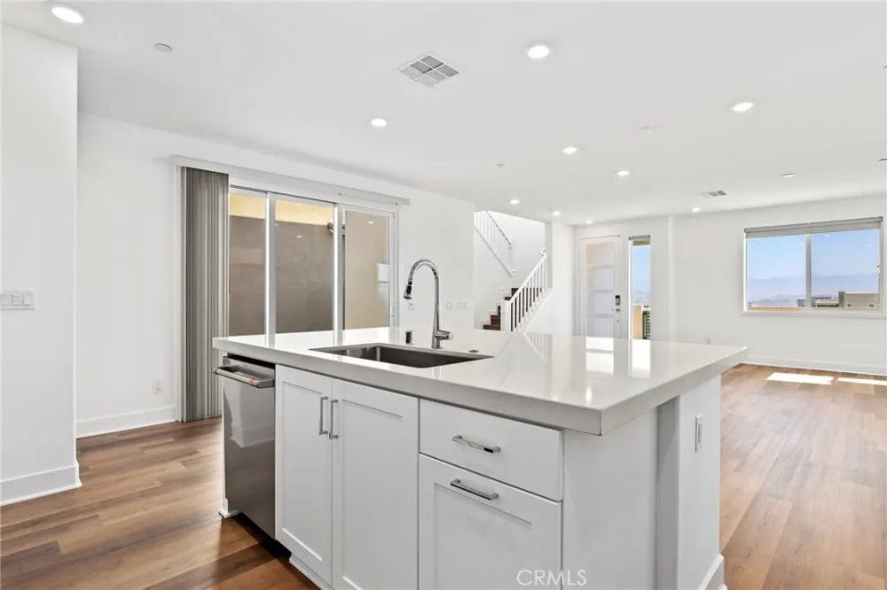 27113 Tamarack Lane Valencia, CA 91381