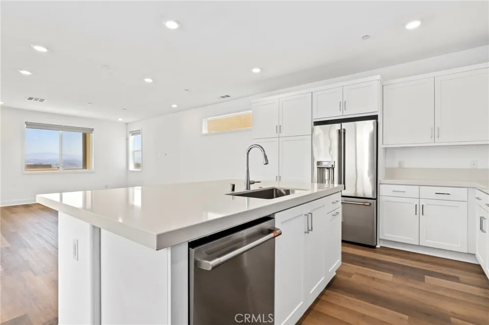 27113 Tamarack Lane Valencia, CA 91381