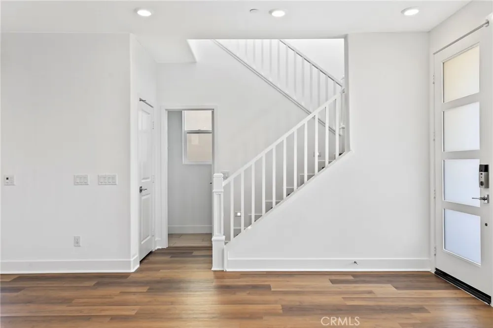 27113 Tamarack Lane Valencia, CA 91381