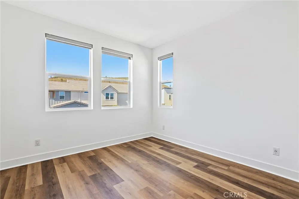 27113 Tamarack Lane Valencia, CA 91381