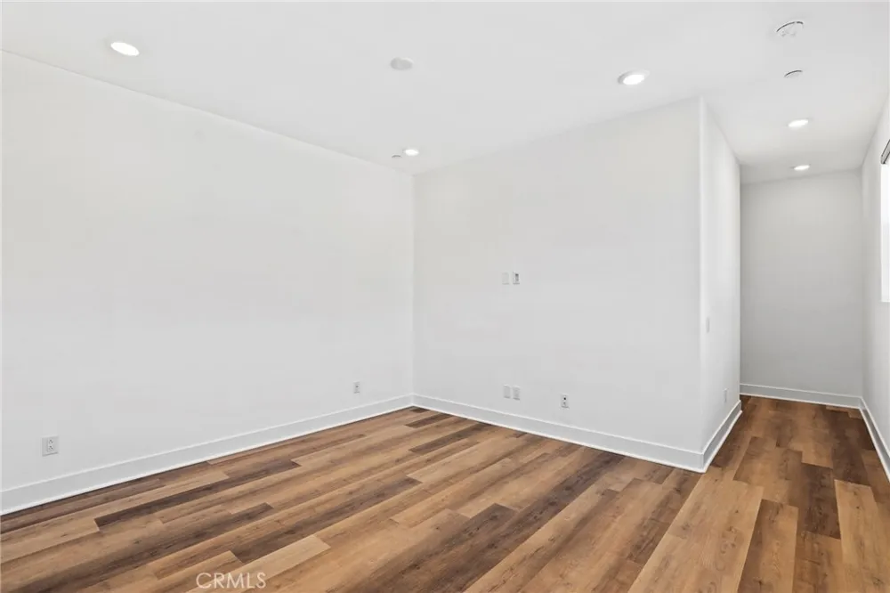 27113 Tamarack Lane Valencia, CA 91381