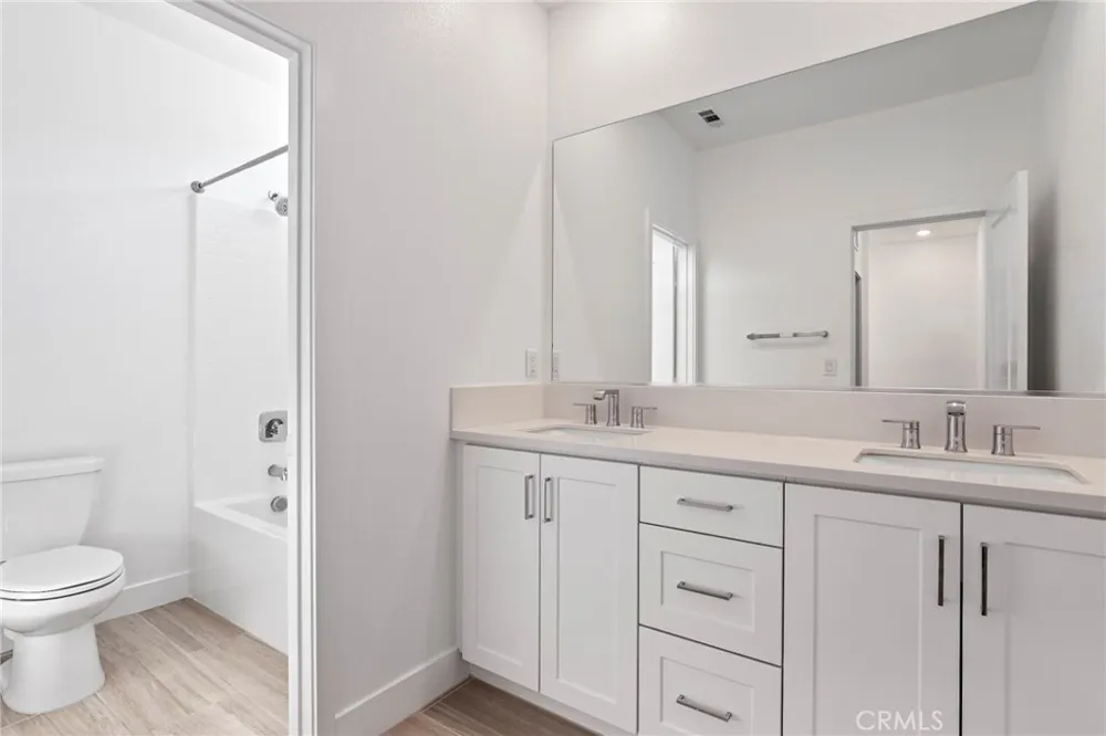 27113 Tamarack Lane Valencia, CA 91381
