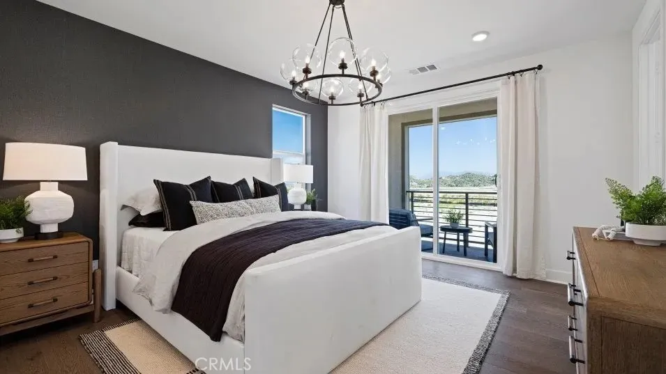 27113 Tamarack Lane Valencia, CA 91381