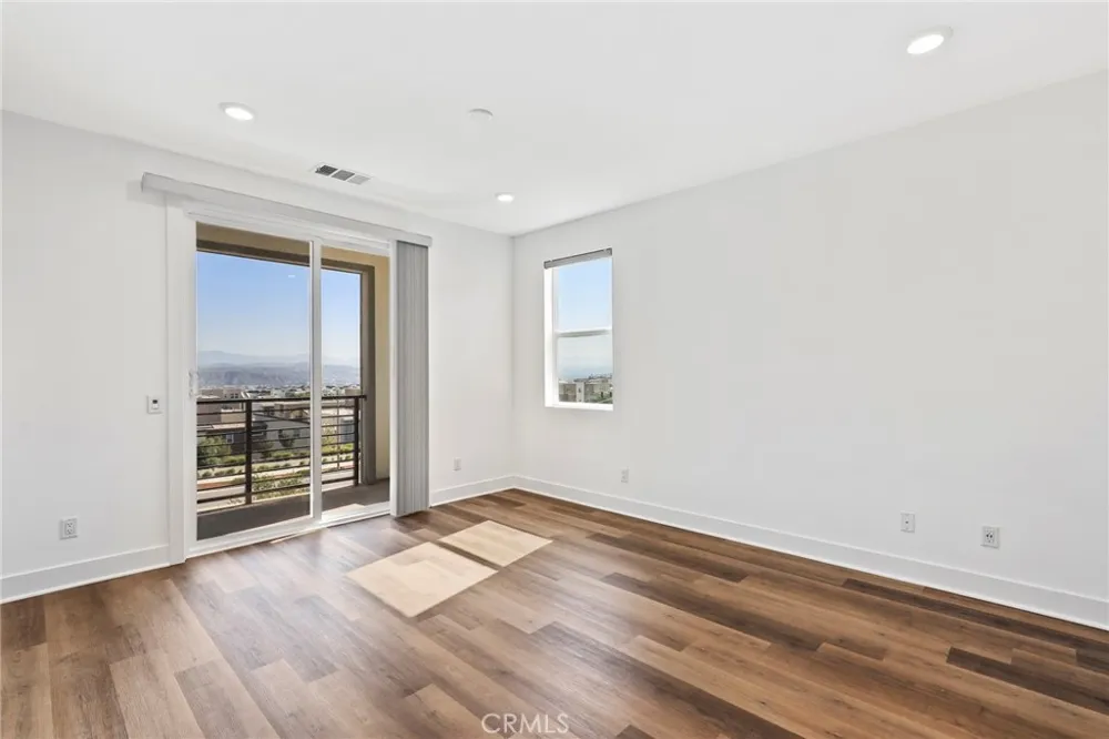 27113 Tamarack Lane Valencia, CA 91381