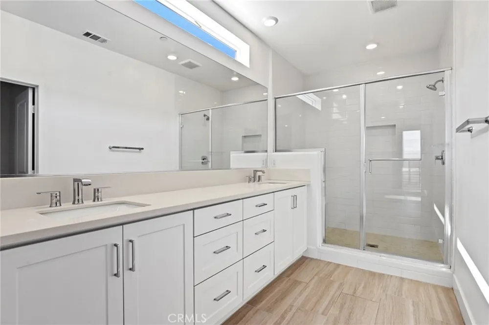 27113 Tamarack Lane Valencia, CA 91381