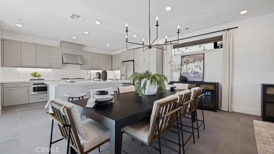 27113 Tamarack Lane Valencia, CA 91381