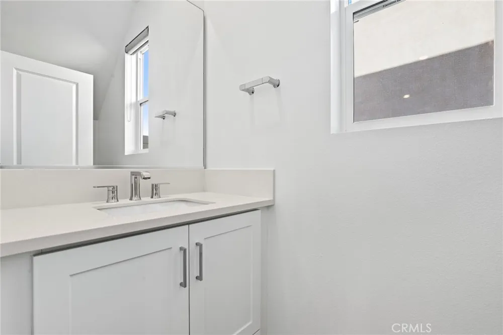 27113 Tamarack Lane Valencia, CA 91381