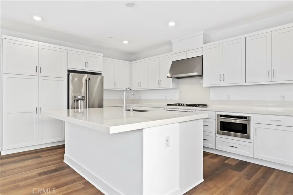 27113 Tamarack Lane Valencia, CA 91381
