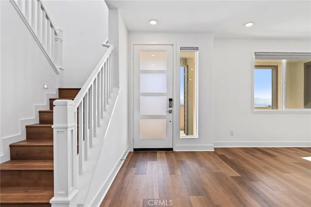 27113 Tamarack Lane Valencia, CA 91381