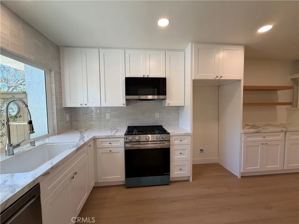 18 Clover Hill Lane #115 Laguna Hills, CA 92653