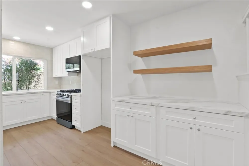 18 Clover Hill Lane #115 Laguna Hills, CA 92653