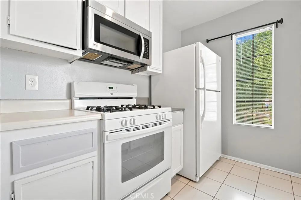 2554 Olive Dr #Apt 8 Palmdale, CA 93550