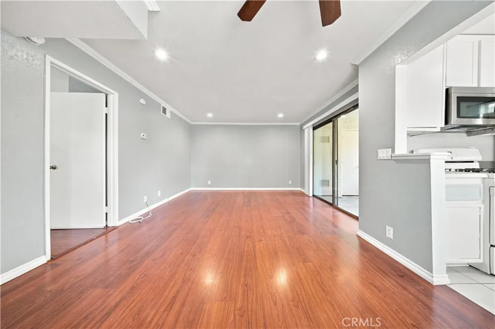 2554 Olive Dr #Apt 8 Palmdale, CA 93550