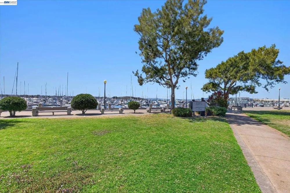 92 Rockport Ct Richmond, CA 94804