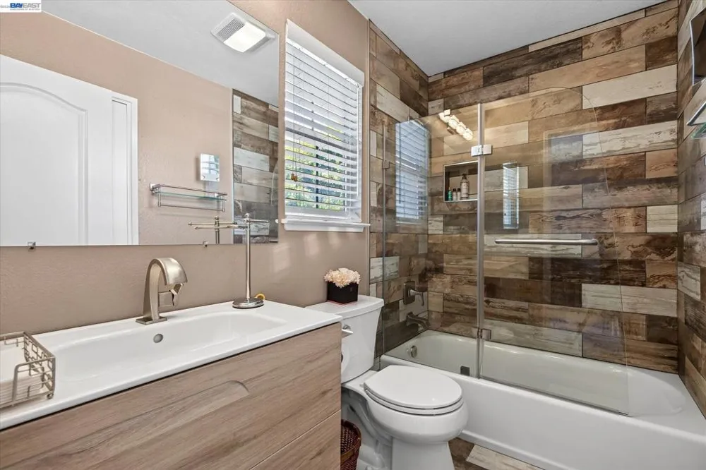 92 Rockport Ct Richmond, CA 94804