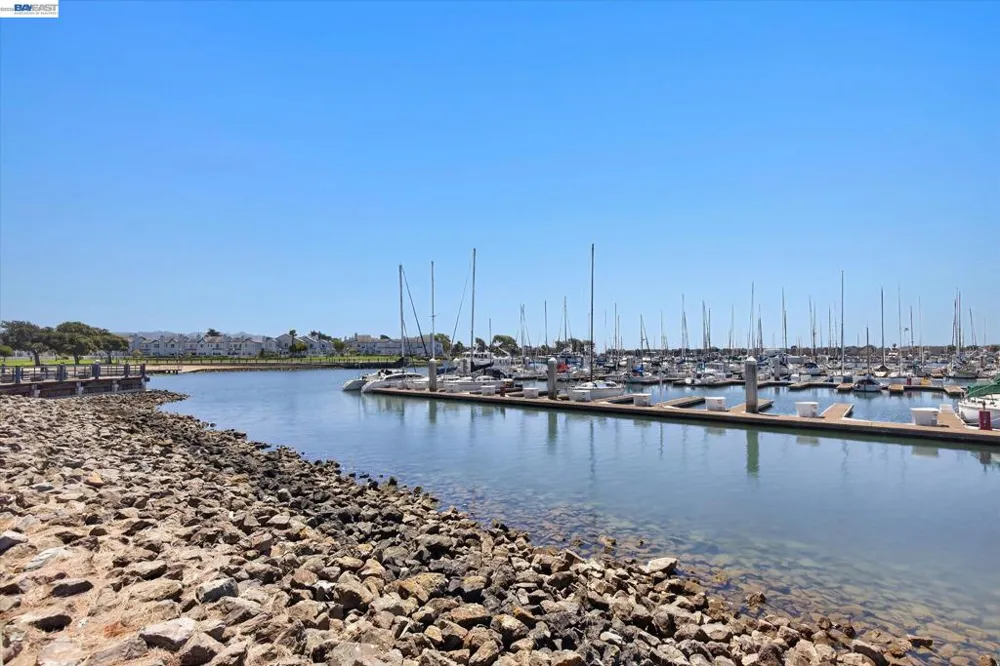 92 Rockport Ct Richmond, CA 94804