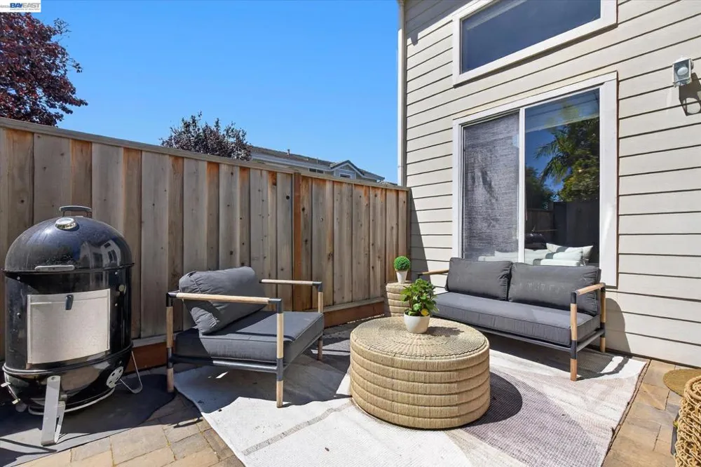 92 Rockport Ct Richmond, CA 94804