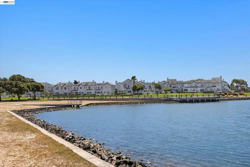 92 Rockport Ct Richmond, CA 94804