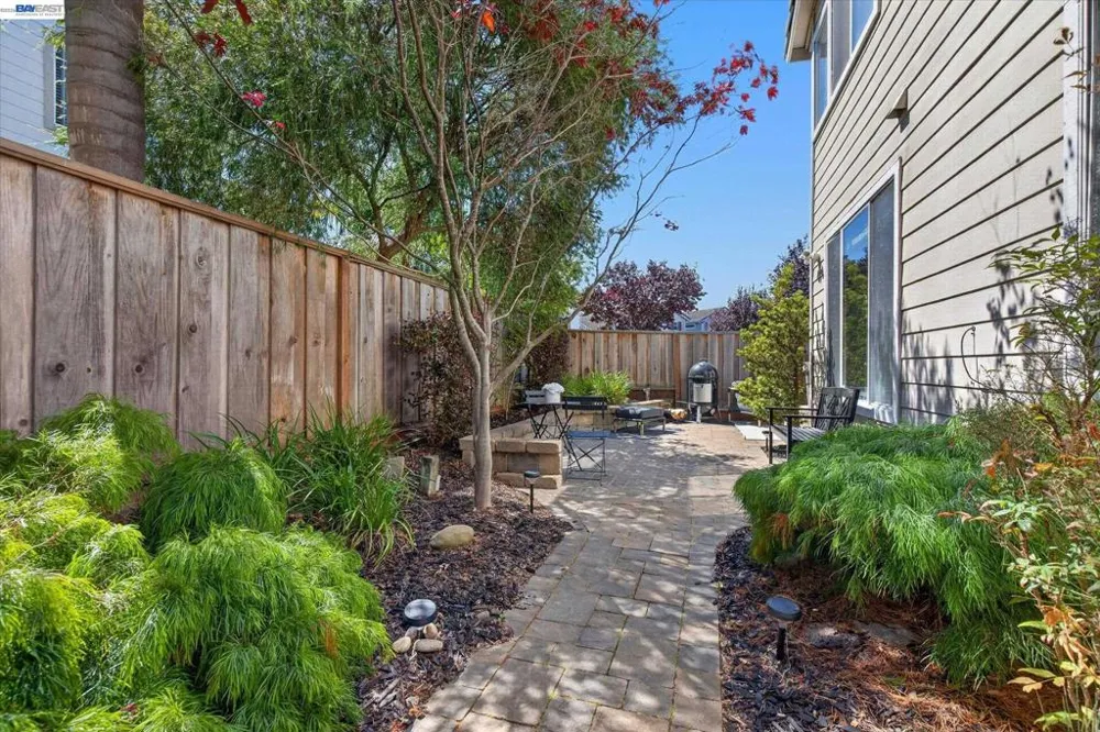 92 Rockport Ct Richmond, CA 94804