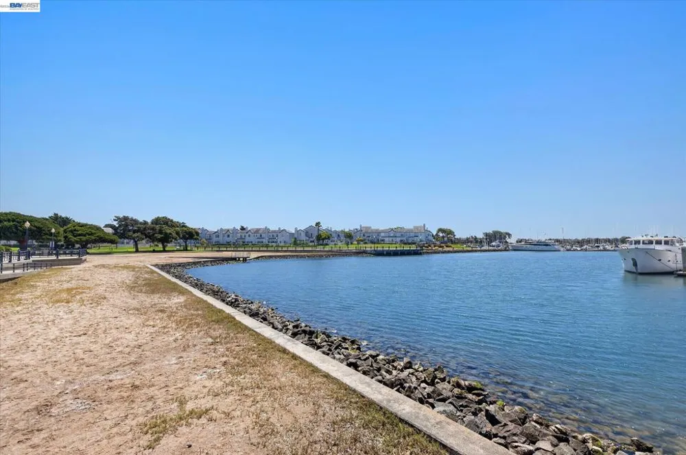 92 Rockport Ct Richmond, CA 94804