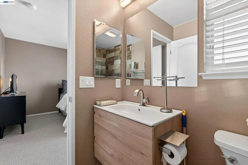 92 Rockport Ct Richmond, CA 94804