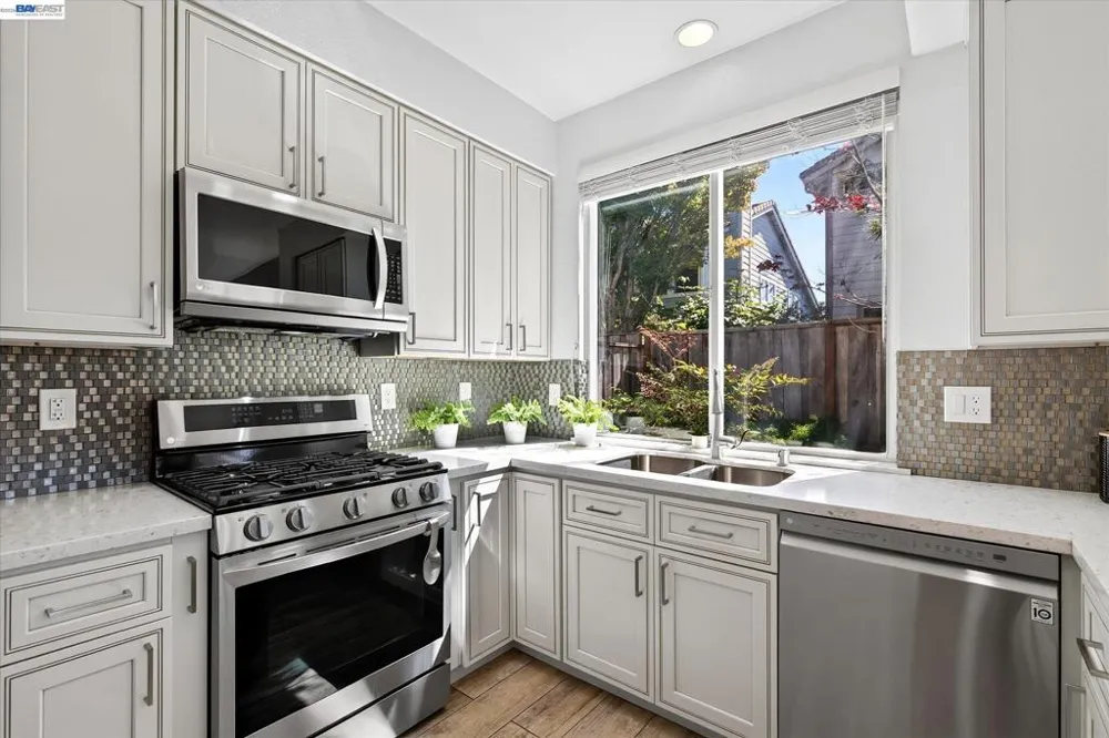 92 Rockport Ct Richmond, CA 94804