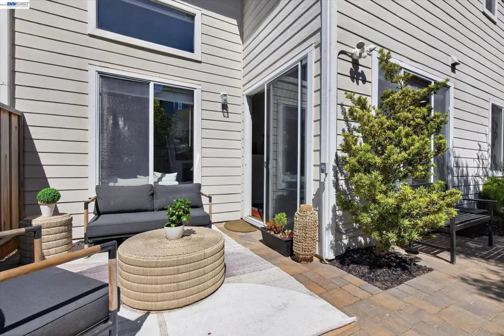 92 Rockport Ct Richmond, CA 94804
