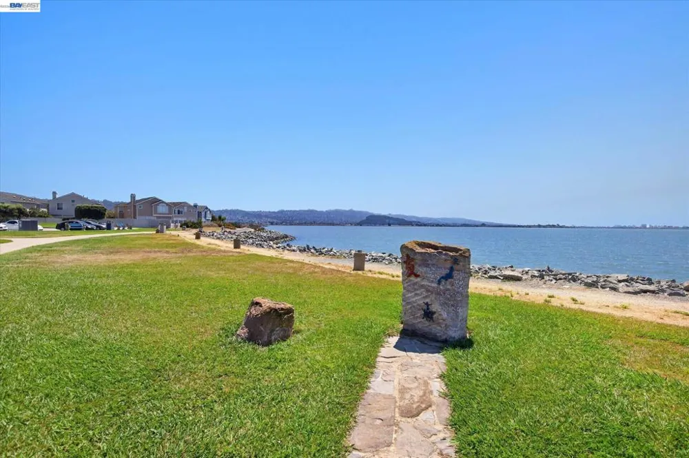 92 Rockport Ct Richmond, CA 94804