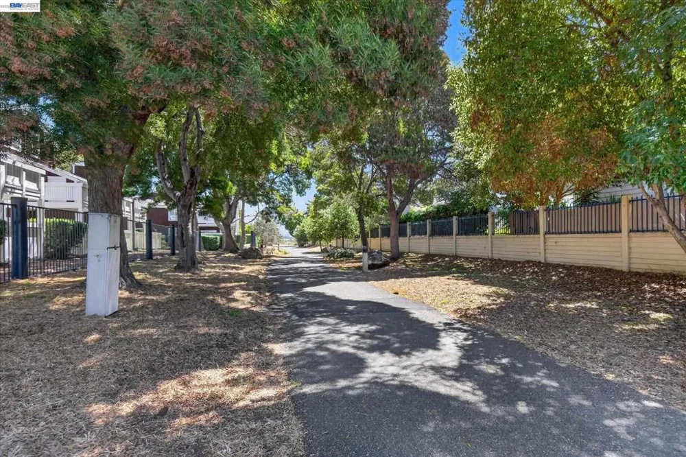 92 Rockport Ct Richmond, CA 94804