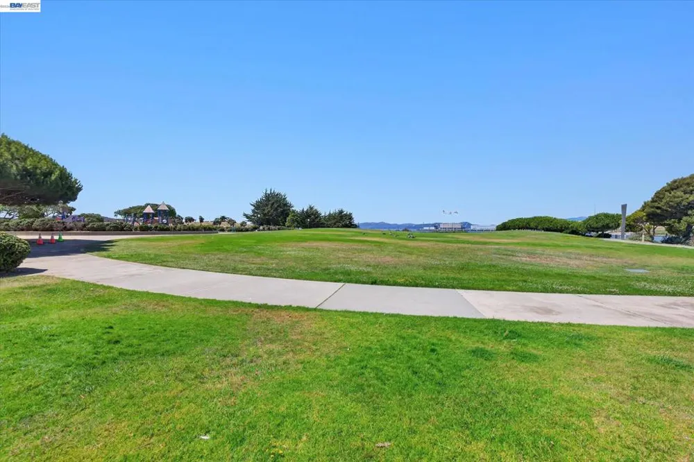 92 Rockport Ct Richmond, CA 94804