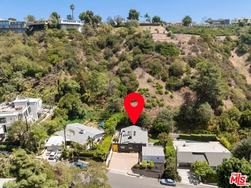 2100 Roscomare Road Los Angeles, CA 90077