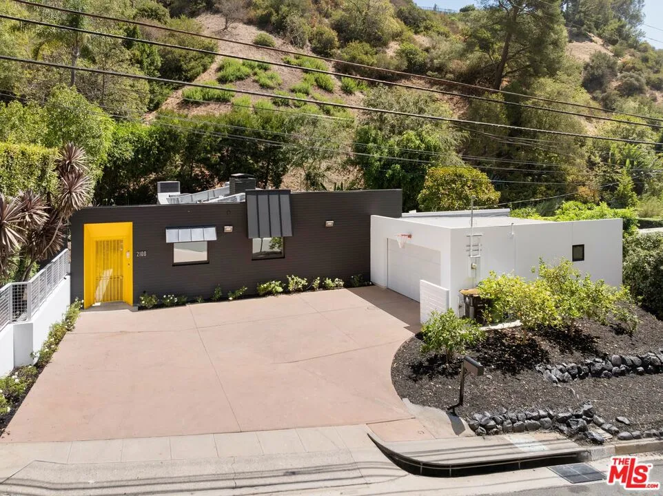2100 Roscomare Road Los Angeles, CA 90077