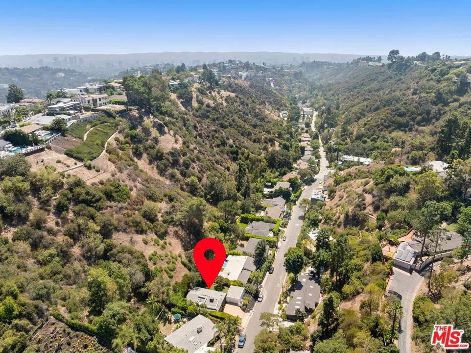 2100 Roscomare Road Los Angeles, CA 90077
