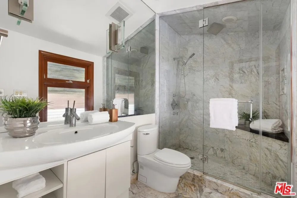 2100 Roscomare Road Los Angeles, CA 90077