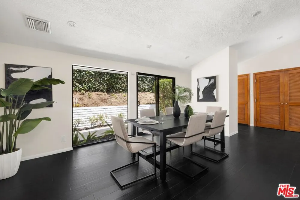 2100 Roscomare Road Los Angeles, CA 90077