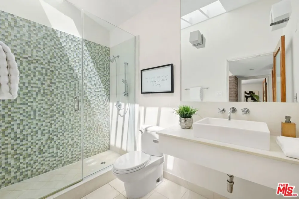 2100 Roscomare Road Los Angeles, CA 90077