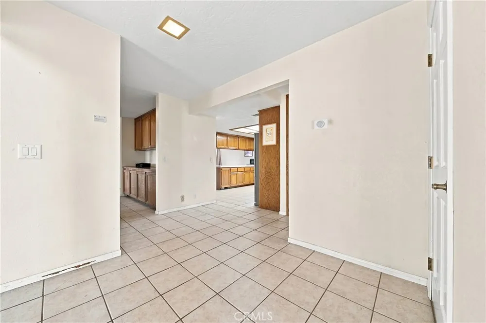 8609 Maple Hesperia, CA 92345