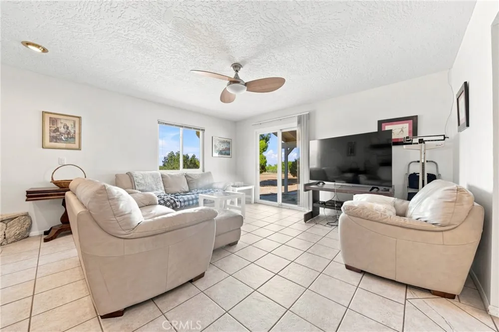 8609 Maple Hesperia, CA 92345