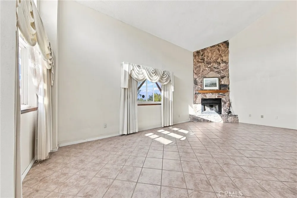 8609 Maple Hesperia, CA 92345