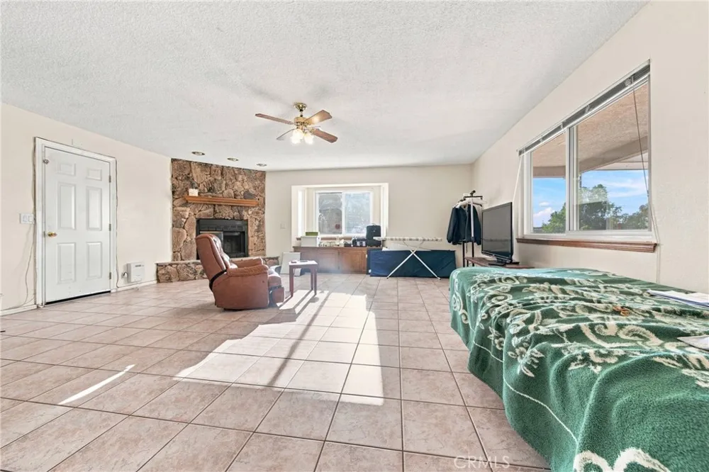8609 Maple Hesperia, CA 92345