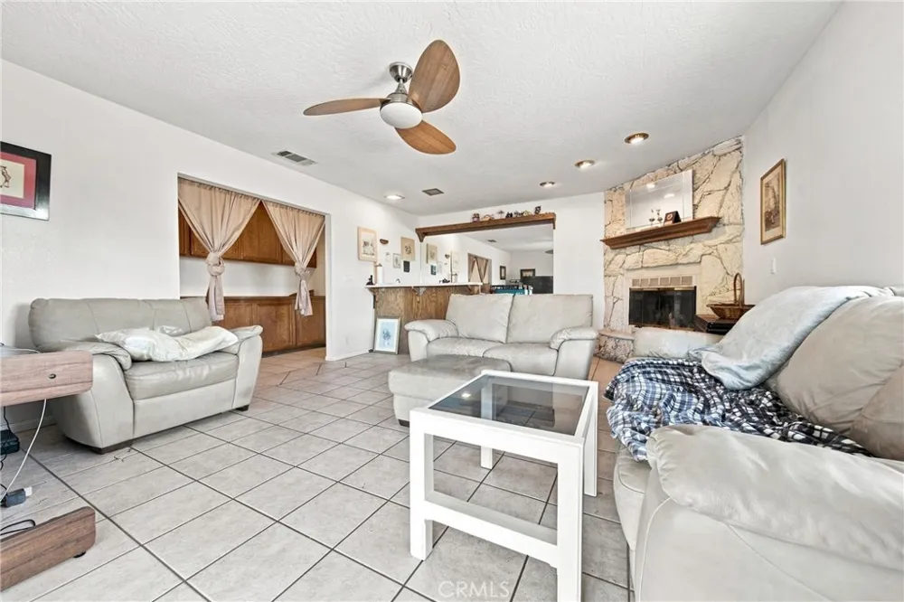 8609 Maple Hesperia, CA 92345