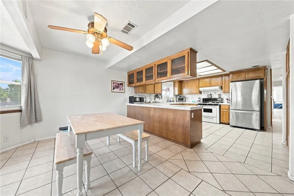 8609 Maple Hesperia, CA 92345