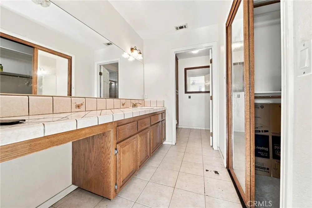 8609 Maple Hesperia, CA 92345