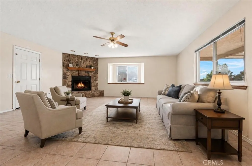 8609 Maple Hesperia, CA 92345
